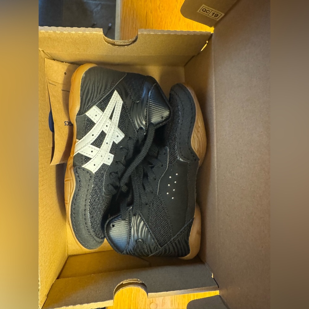 Asics Kids Black and Gum Indoor Sneakers